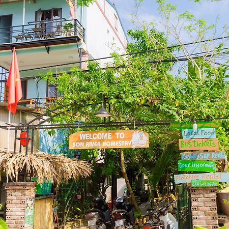 Son River Homestay Фонг Нха Екстериор снимка