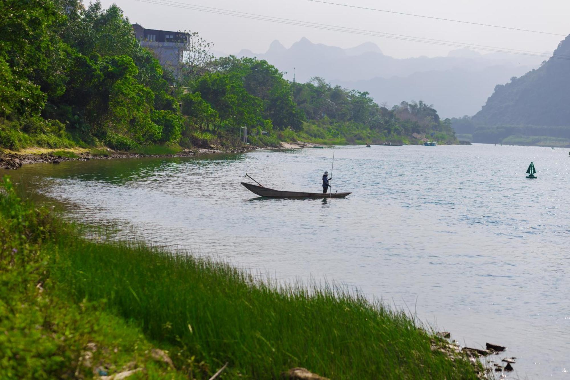 Son River Homestay Фонг Нха Екстериор снимка
