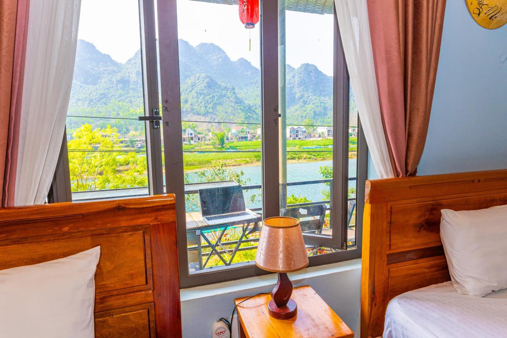 Son River Homestay Фонг Нха Екстериор снимка