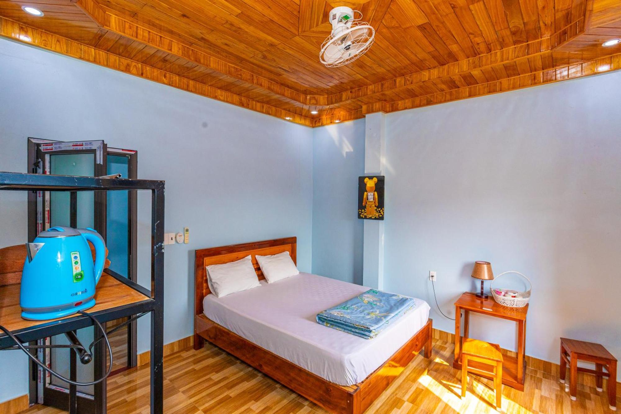 Son River Homestay Фонг Нха Екстериор снимка