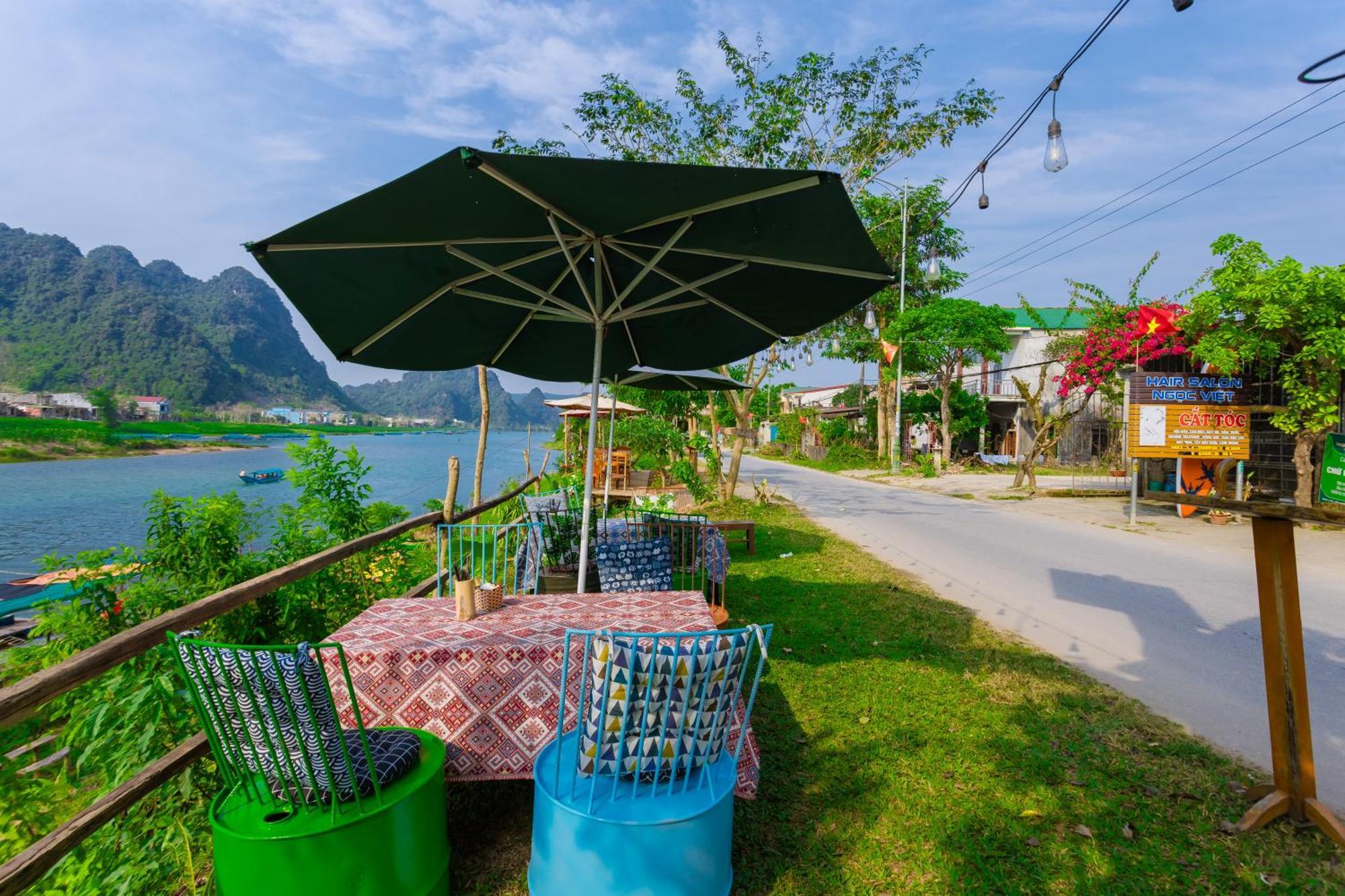 Son River Homestay Фонг Нха Екстериор снимка