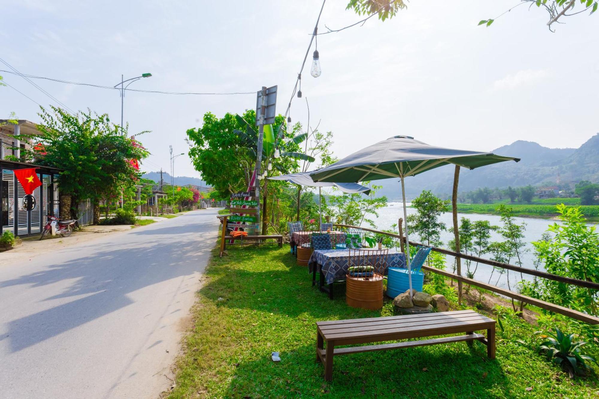Son River Homestay Фонг Нха Екстериор снимка