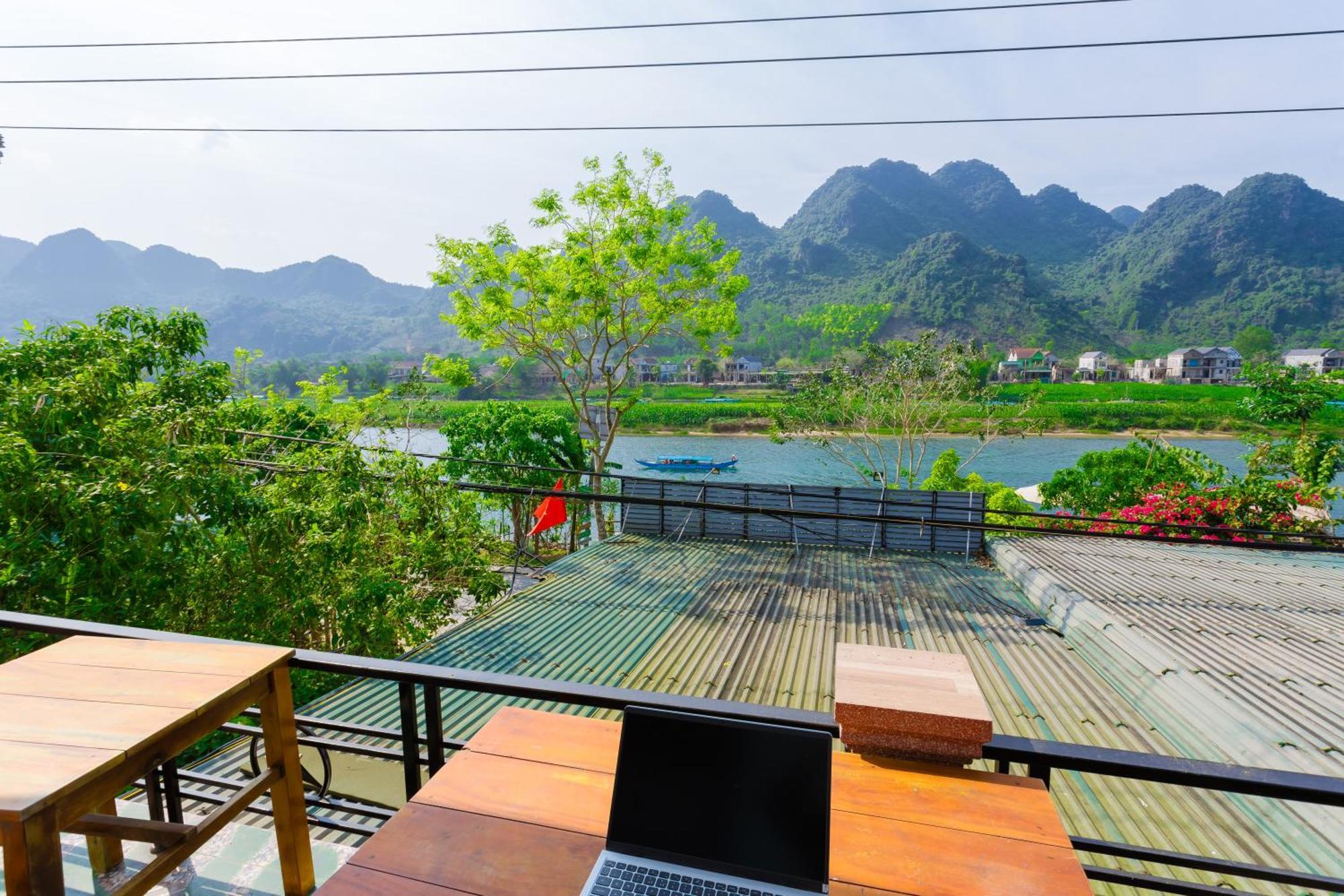 Son River Homestay Фонг Нха Екстериор снимка