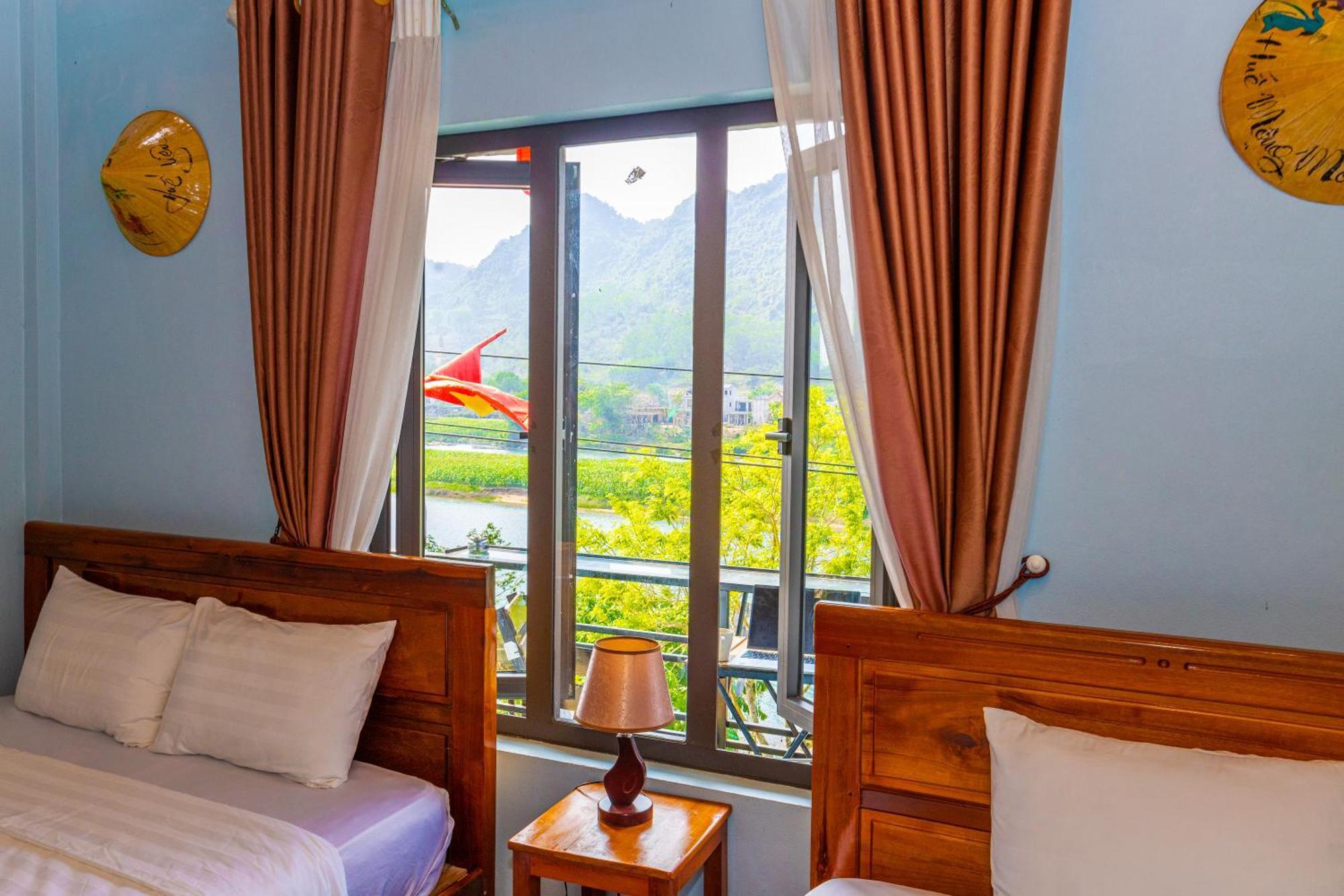 Son River Homestay Фонг Нха Екстериор снимка