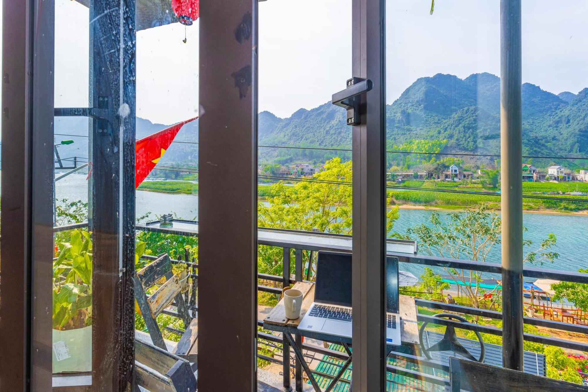 Son River Homestay Фонг Нха Екстериор снимка