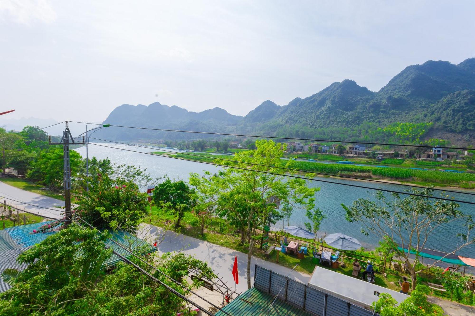 Son River Homestay Фонг Нха Екстериор снимка