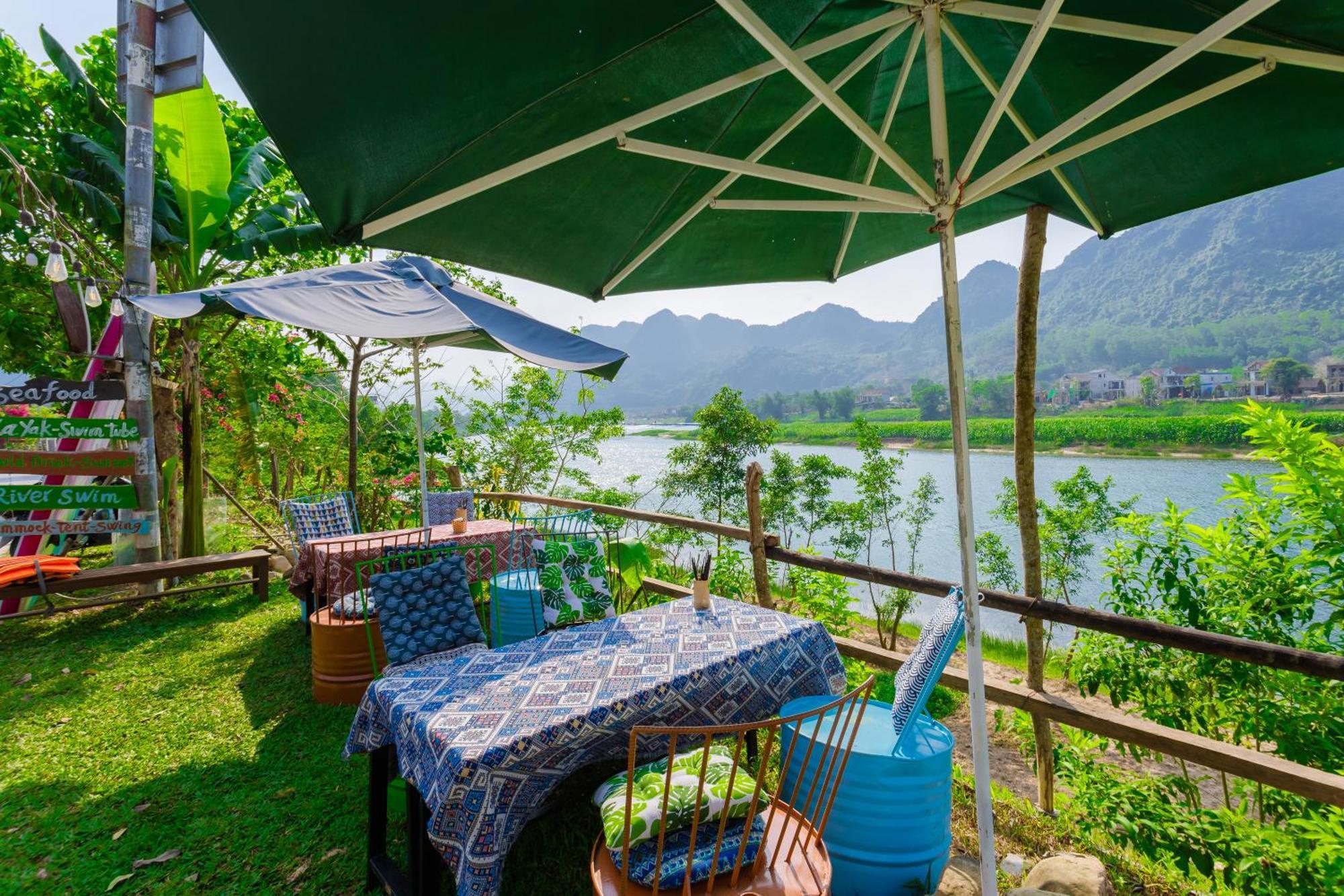 Son River Homestay Фонг Нха Екстериор снимка