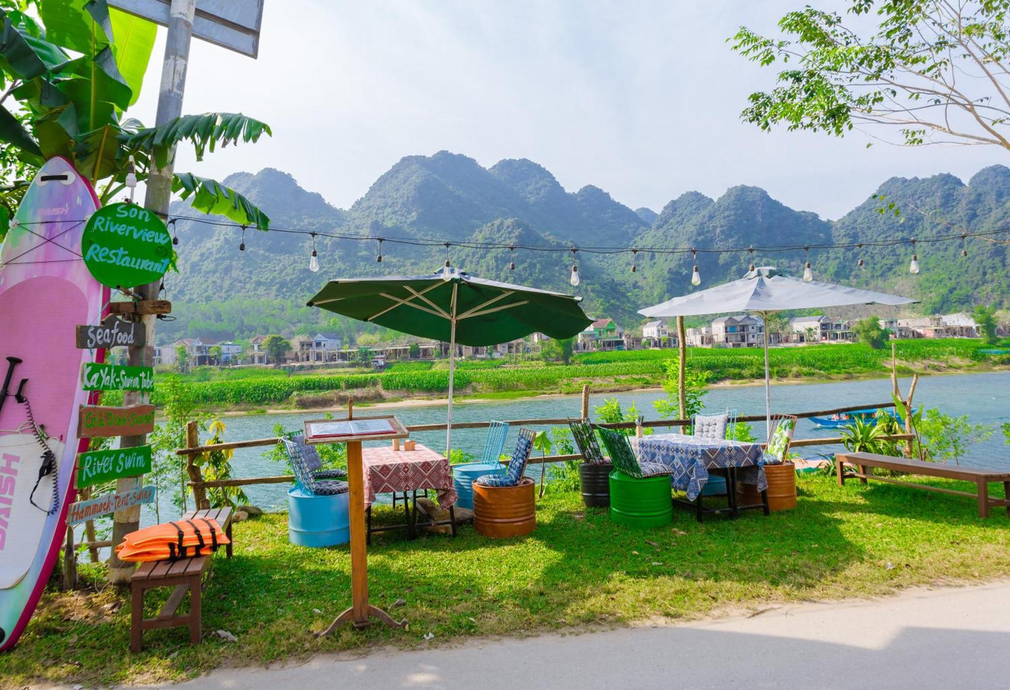 Son River Homestay Фонг Нха Екстериор снимка
