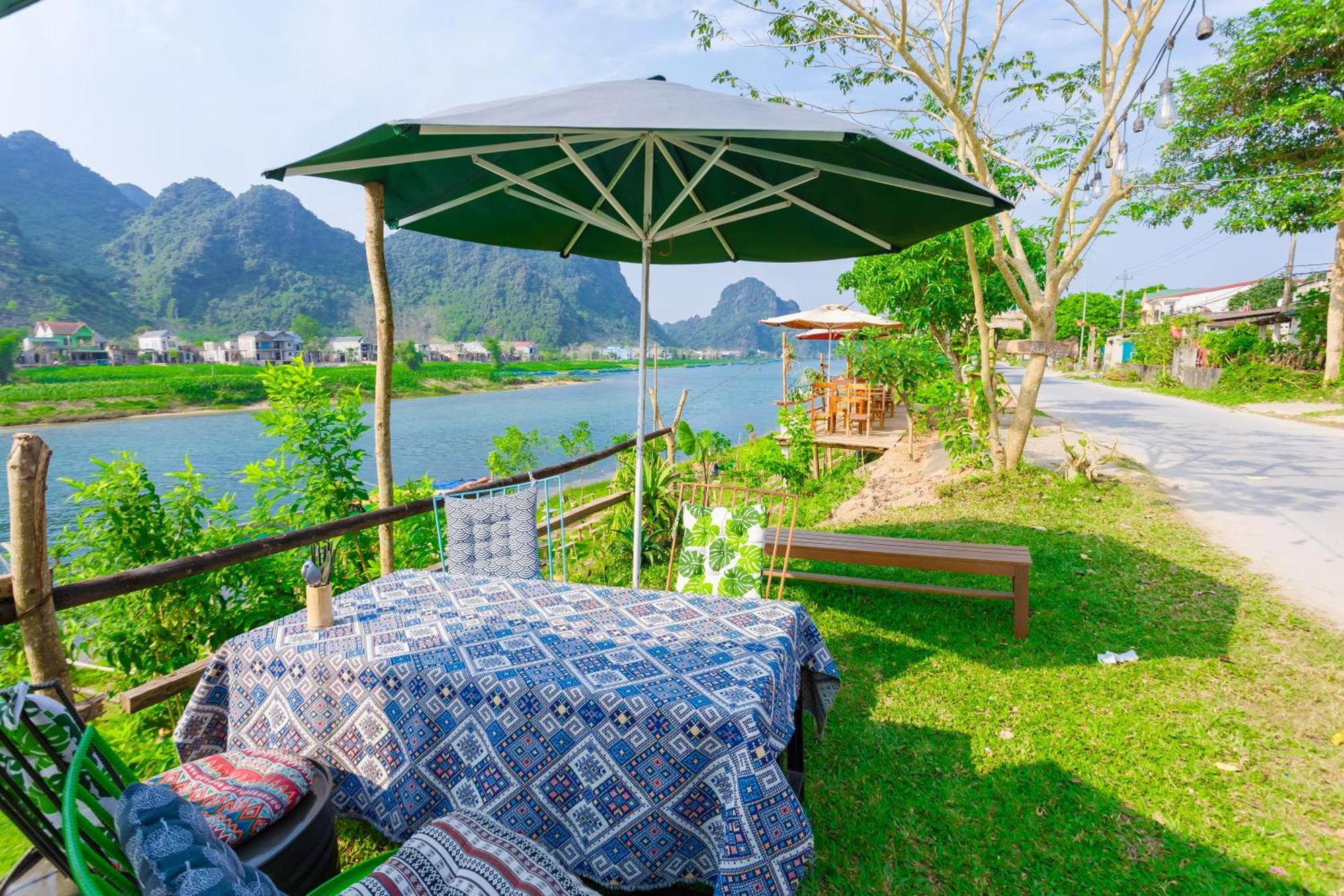 Son River Homestay Фонг Нха Екстериор снимка