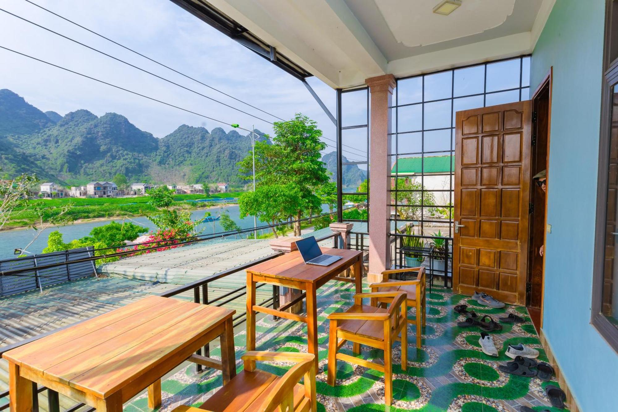 Son River Homestay Фонг Нха Екстериор снимка
