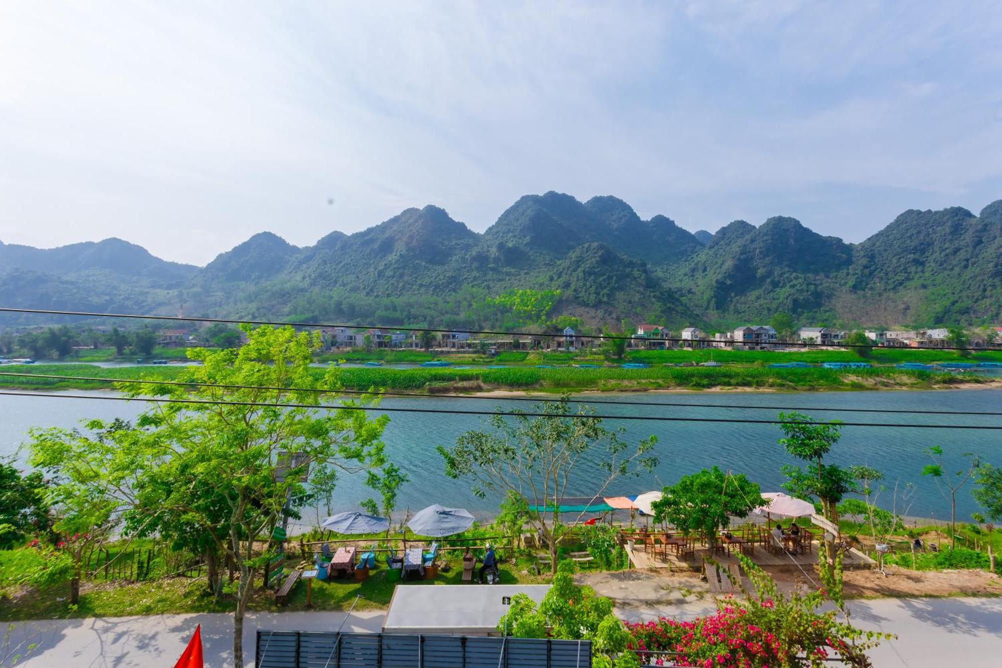 Son River Homestay Фонг Нха Екстериор снимка