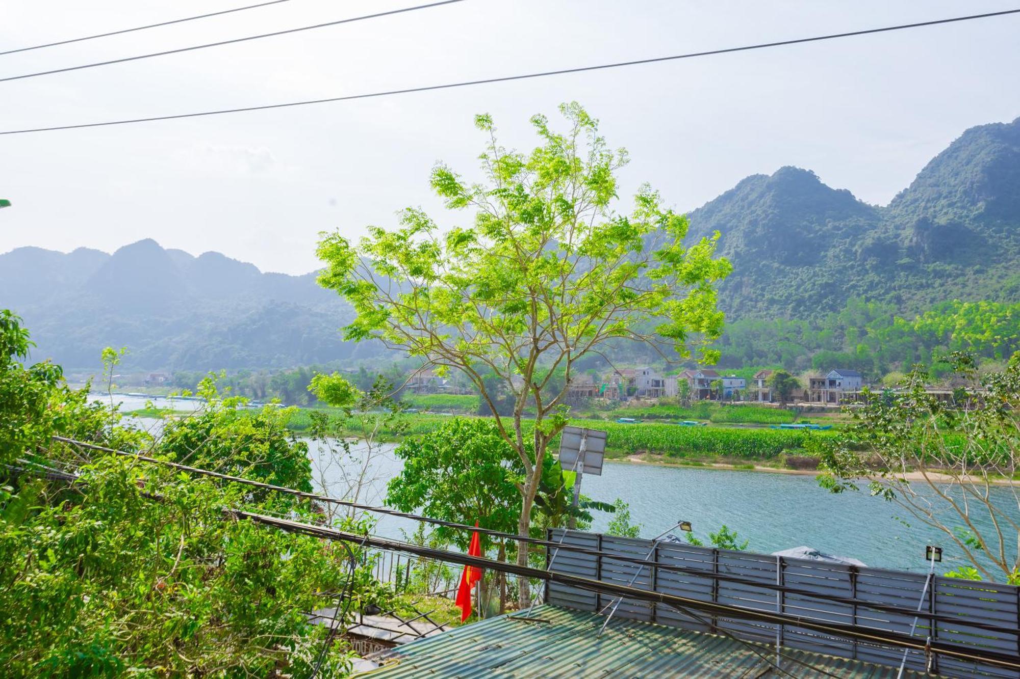 Son River Homestay Фонг Нха Екстериор снимка