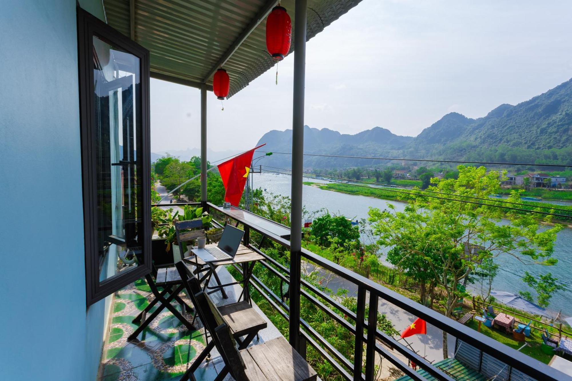 Son River Homestay Фонг Нха Екстериор снимка