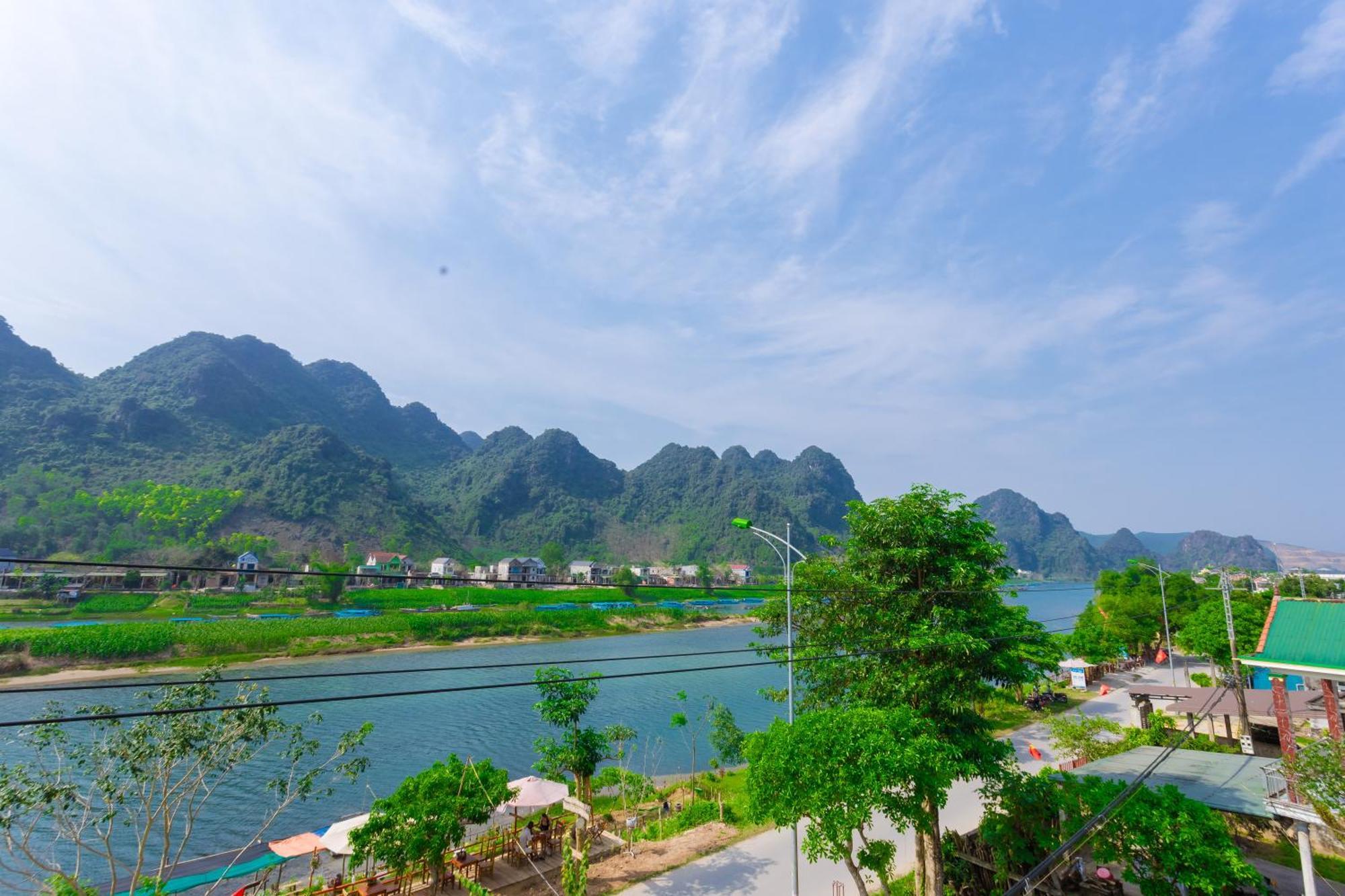 Son River Homestay Фонг Нха Екстериор снимка
