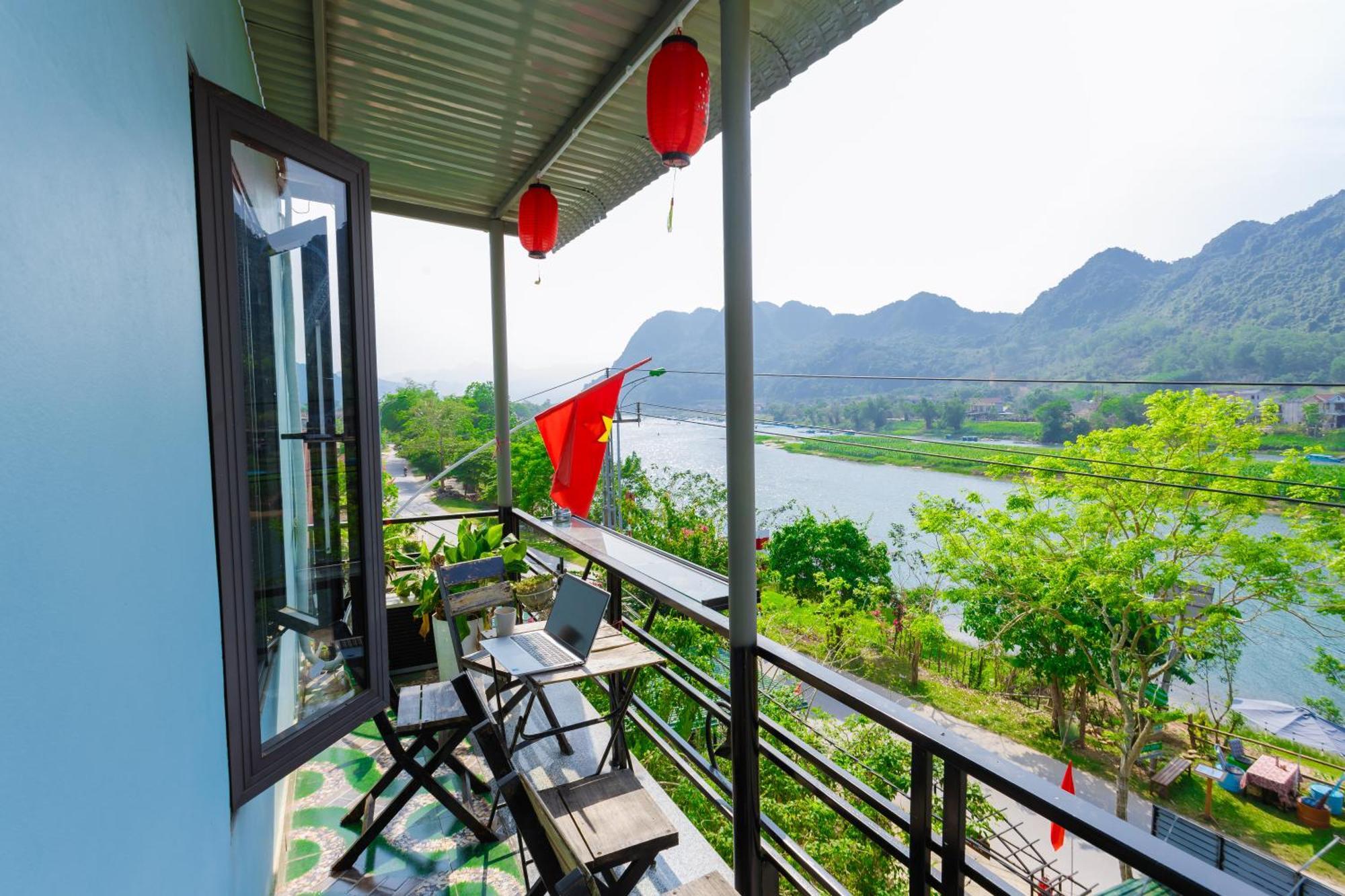 Son River Homestay Фонг Нха Екстериор снимка