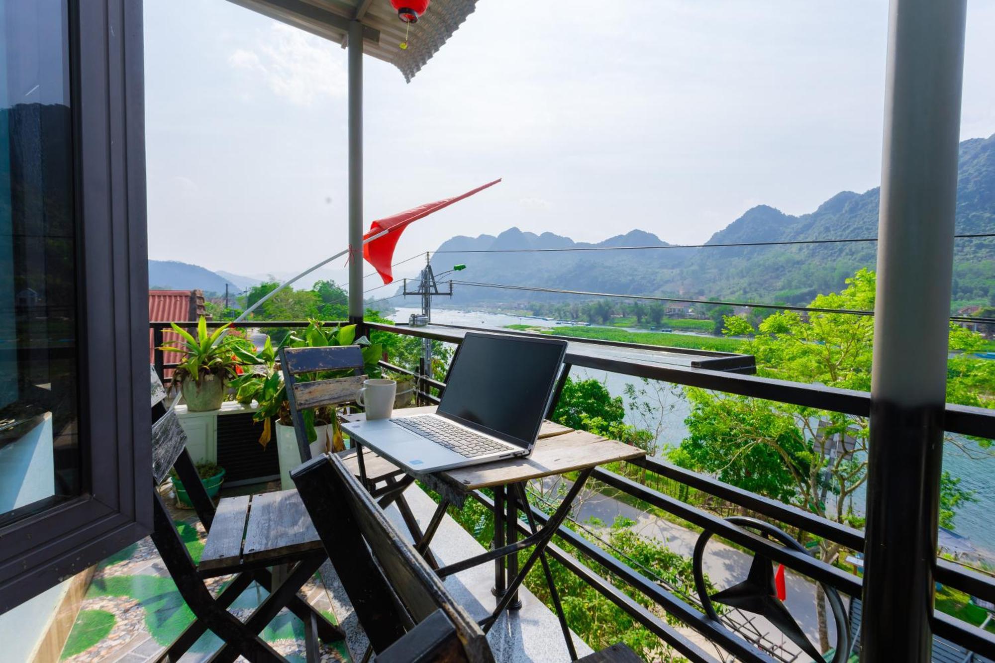 Son River Homestay Фонг Нха Екстериор снимка