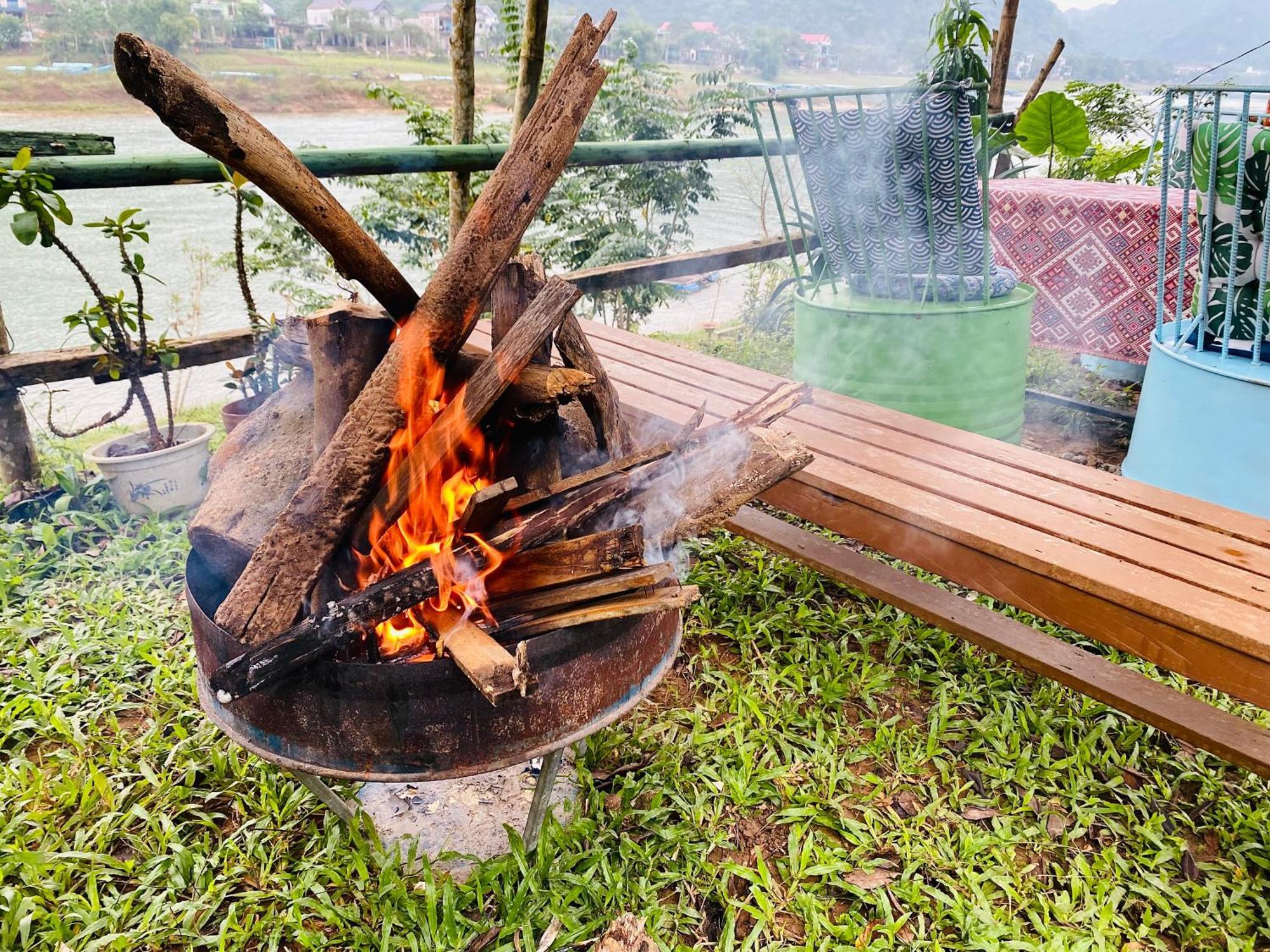 Son River Homestay Фонг Нха Екстериор снимка