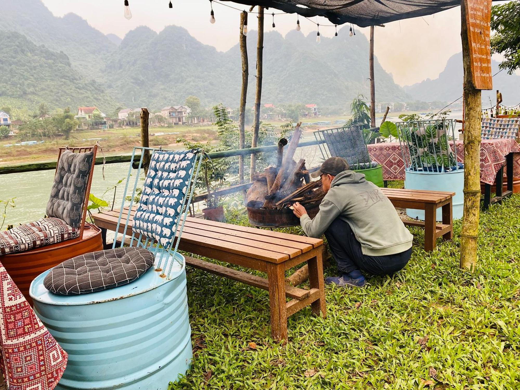 Son River Homestay Фонг Нха Екстериор снимка