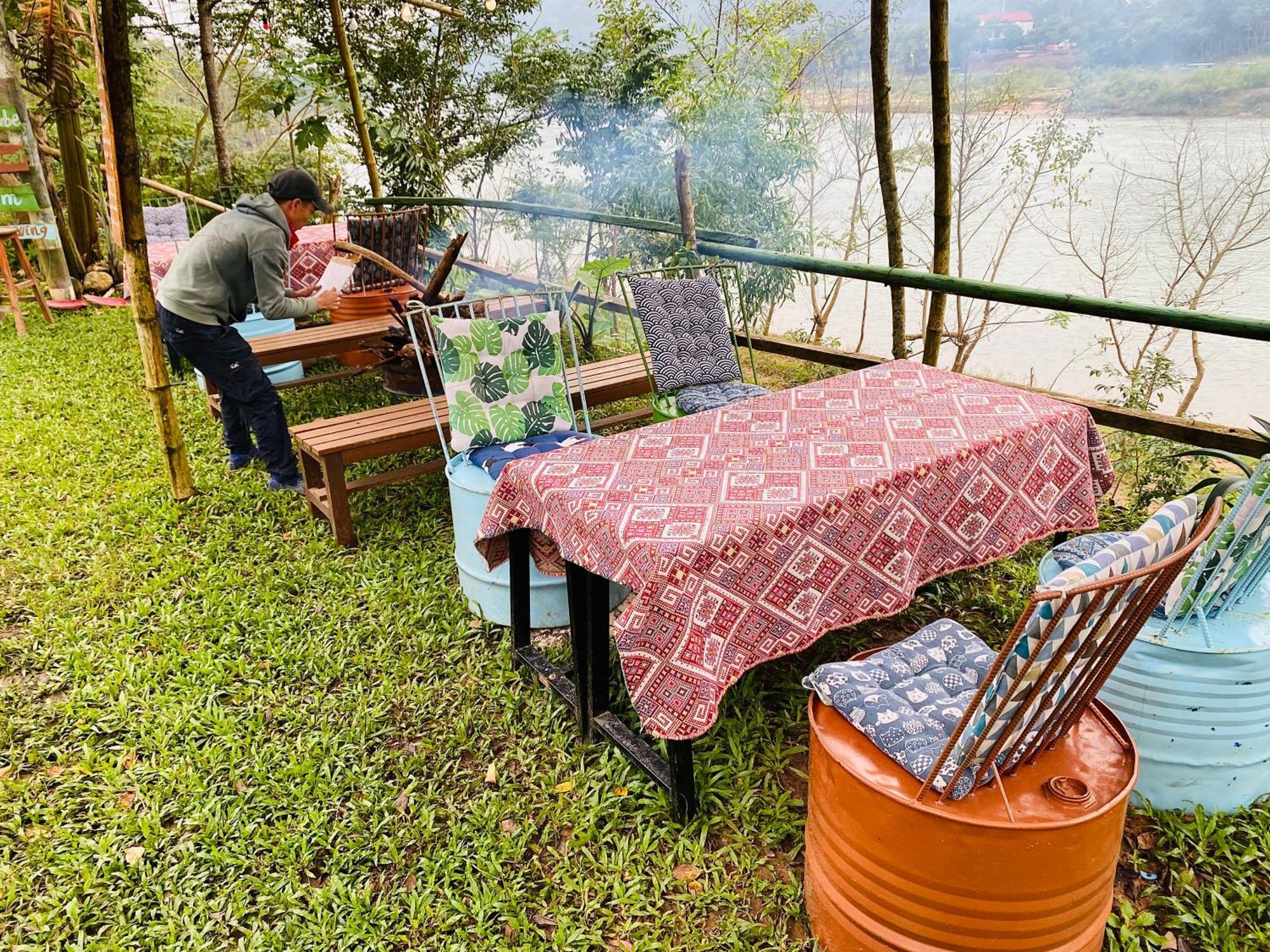 Son River Homestay Фонг Нха Екстериор снимка