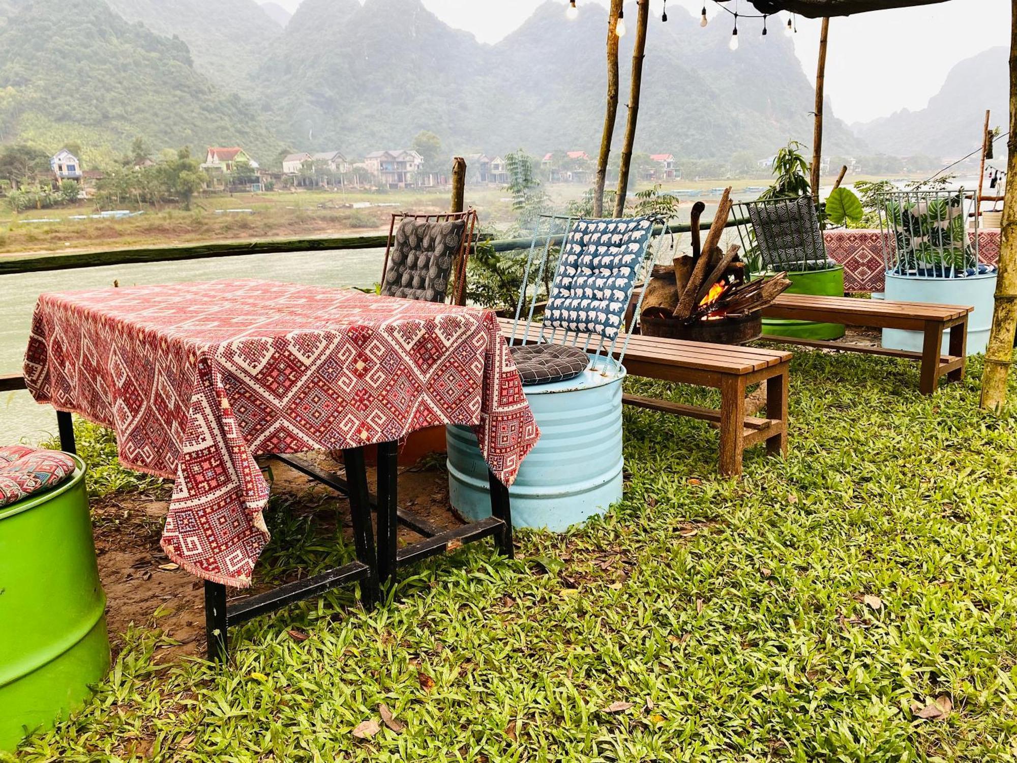 Son River Homestay Фонг Нха Екстериор снимка